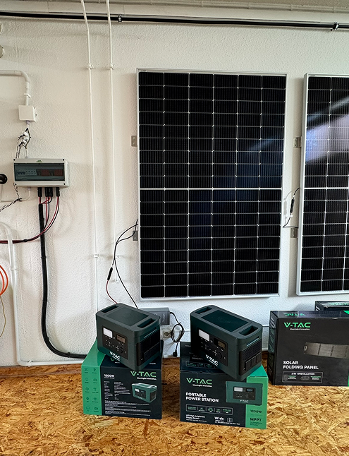 V-TAC Photovoltaikanlage mit Wechselrichter, Energiespeicher und tragbaren Solar Power Stations.